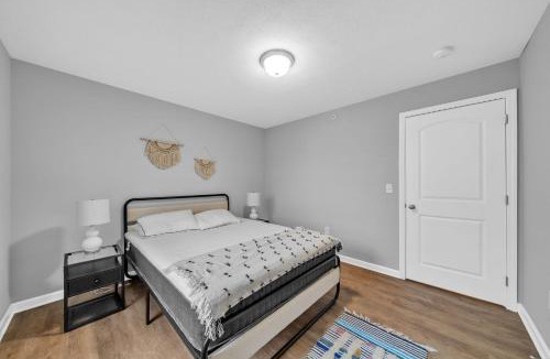 New Albany Apartment | Stonecrest 910, 2Bd Apt I Free Parking I Pool