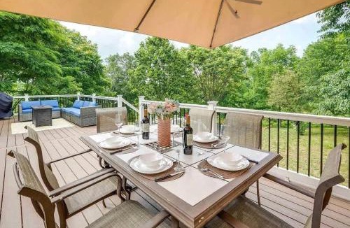 Front Royal House | Stonefire pizza oven frisbee golf and pond