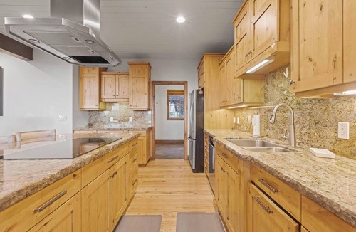 Ashton House | Stonefly Lodge | Riverfront Luxury, Sleeps 41, Hot Tub, Game Rooms!