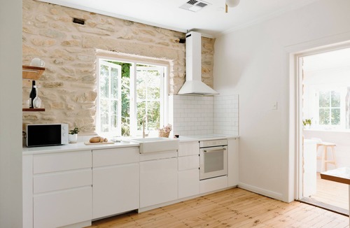 Aldgate Cottage | Stonegate Cottage - Elegant Stone Cottage with Wood Fire, King Bed,