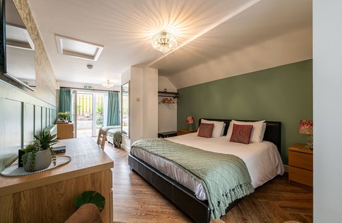 Amesbury Bed & Breakfast | Stonehenge Courtyard