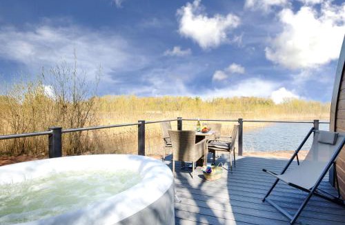 North Wheatley Apartment | Stonelake Lodges - Willow Walk luxury lakeside lodge with hot tub