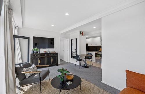 Parnell Apartment | Stonemasons Quarters Stylish apartment with carpark