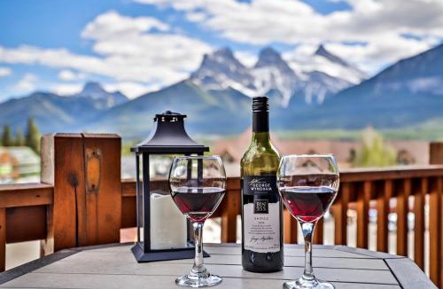 Canmore Apartment | Stoneridge Mountain Resort managed by Little Sister Getaways