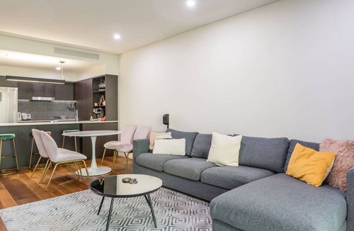 Greenslopes Apartment | Stones Corner Vista Stay