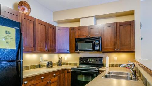 Sun Peaks Apartment | Stones Throw #11