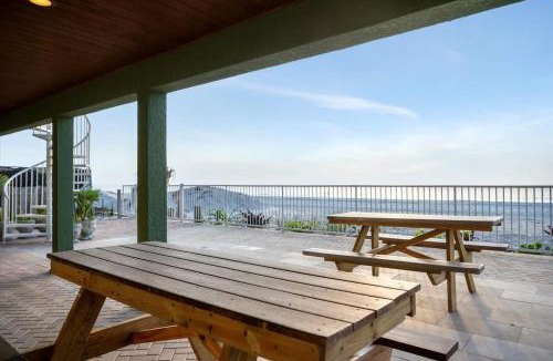 Independence Square Apartment | Stones Throw Beachfront Family Suite #3 VIEWS