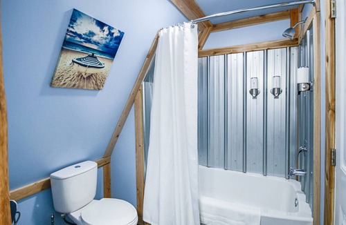 Regional District of Nanaimo Cottage | Stones Throw Cottage Retreat In Old Growth Forest