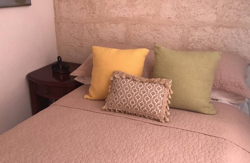 Lascelles House | Stones Throw From The Beach