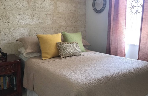 Lascelles House | Stones Throw From The Beach