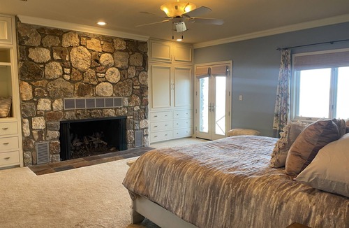 Dennis Resort | Stony Point Gated Resort All Exclusive: The Lodge, Lakehouse and 4 Cabins