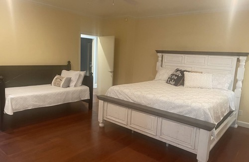 Dennis Resort | Stony Point Gated Resort All Exclusive: The Lodge, Lakehouse and 4 Cabins