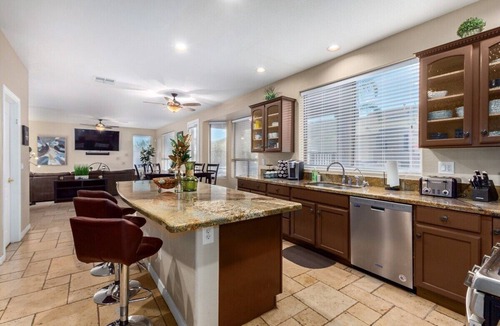 Glendale House | Stop "Heated Pool, Spa, Ping Pong, XBox, billiards