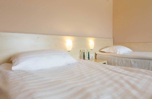 Sinpetru Hotel | Stop Hotel