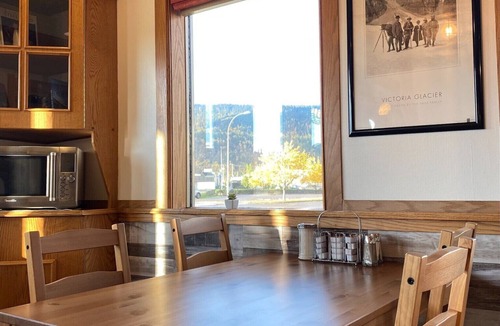 Smithers Hotel | Stork Nest Inn
