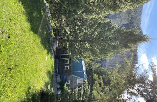 Gallatin Gateway Cabin | Storm Castle Highlands river cabin