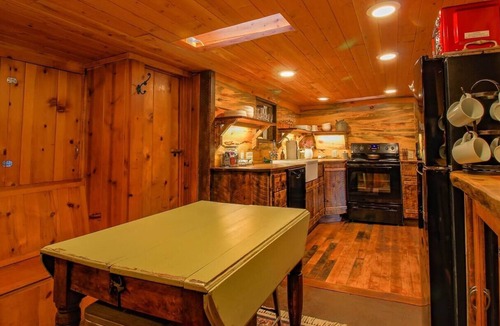 Estes Park Cabin | Storybook Exploration Cabin - Best of Cozy Colorado Mountain Cabins - Prime Loc
