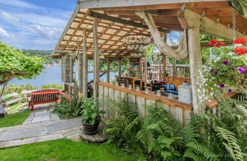 Bamfield Apartment | Stowaway Studio - 8 Acre Waterfront Estate w/Dock