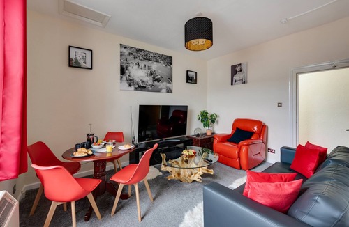 Cotham Apartment | STR8BS8 2-Bedroom Penthouse, Clifton, Parking, Garden & City Views