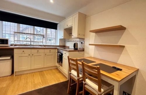 Sutton Apartment | Straight Inn