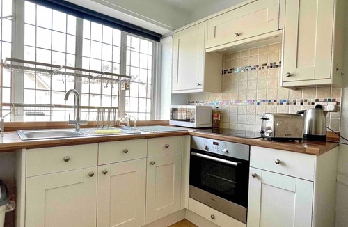 Sutton Apartment | Straight Inn