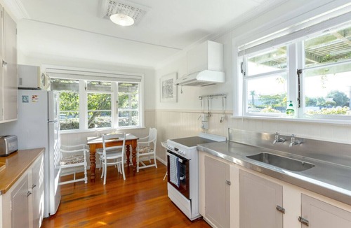 Martinborough House | Strasbourge Cottage Cozy Escape Near the town center for Couples & Families