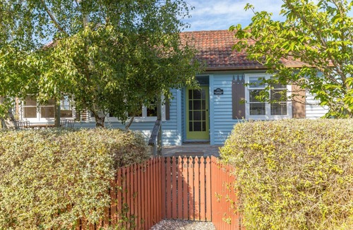 Martinborough House | Strasbourge Cottage Cozy Escape Near the town center for Couples & Families