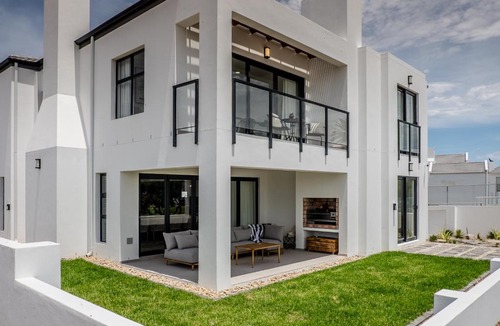 Shelley Point House | Strathearn Place
