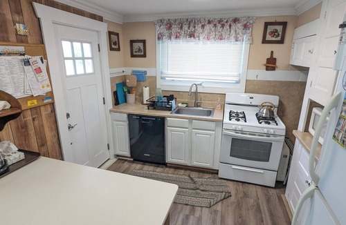 Strathmere Cottage | Strathmere 2 Bedroom 1 Bath Perfect Quiet Get-Away