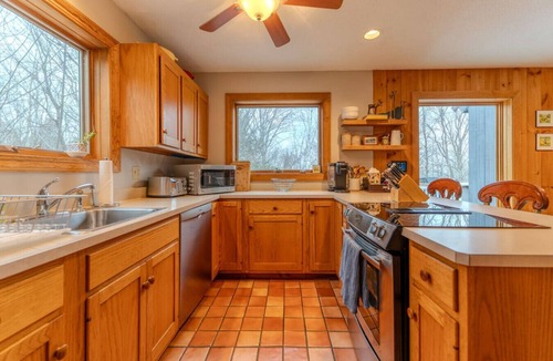 Stratton Mountain House | Stratton; 8 min. King beds, fire place, dogs ok!