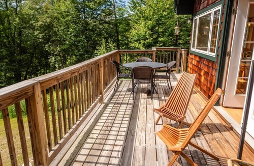 Jamaica Ski Chalet | Stratton Mountain Escape w Hot Tub|Deck|Projector