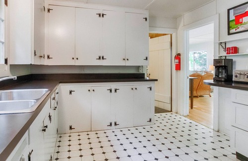 Canandaigua Cottage | Strawberry Cottage - Enjoy Wooded Privacy on Canandaigua Lake!