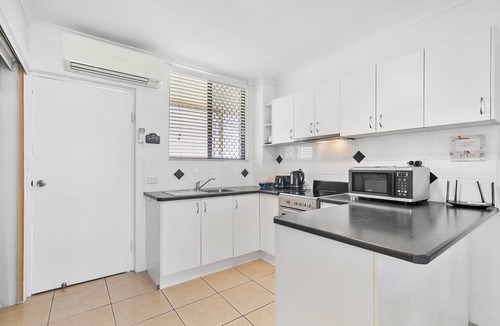 Bongaree Apartment | Strawberry Fields