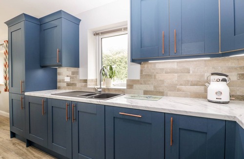 Congresbury Cottage | STRAWBERRY STABLES, with a garden in Congresbury