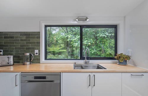 Coromandel House | Stream-side Cottage - Driving Creek Coromandel
