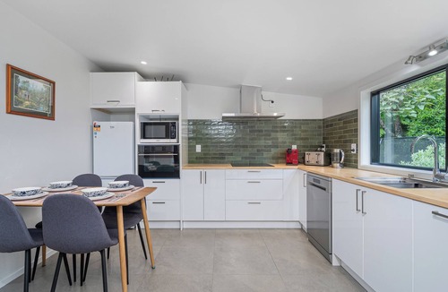 Coromandel House | Stream-side Cottage - Driving Creek Coromandel