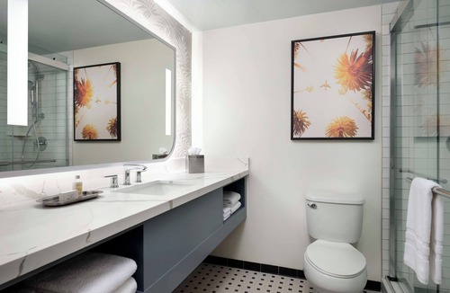 Los Angeles Hotel | Streamlined LAX Base | Shuttle + Gym + Work Lounge Comforts, Onsite Pool!