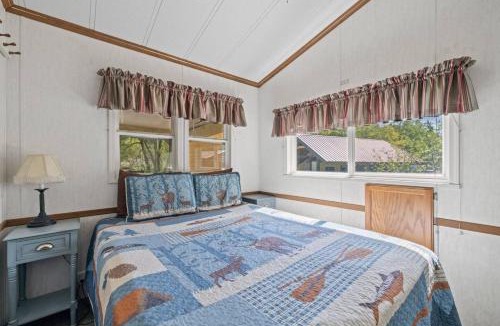 Sylva House | Streams & Dreams - Hidden River Gem, Mountain Views, Fishing, and Hiking!