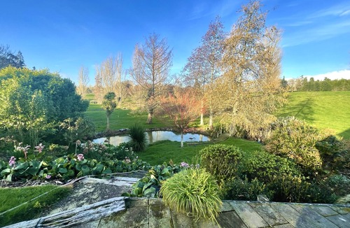 Richmond Downs House | Streamside Country Manor - Peaceful Spacious Country Retreat Near Hobbiton