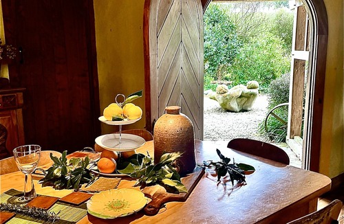 Richmond Downs House | Streamside Country Manor - Peaceful Spacious Country Retreat Near Hobbiton