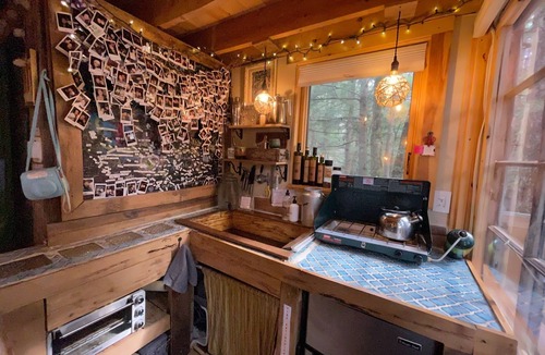 Hardwick House | Streamside treehouse in the Vermont forest with access to sauna