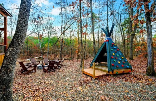 Broken Bow Cabin | Streamside Trio | Creekside Escape for Groups