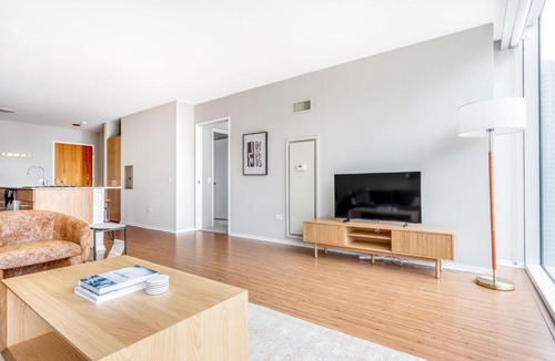 Streeterville Apartment | Streeterville 1br w pool gym nr Riverwalk CHI-876