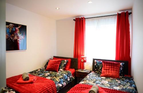 Bramcote House | Strelley house 2 , Perfect for business trip & Families holiday or working proffesionals-5 min from M1 J25 , 500MB Wi-Fi , Netflix , Fully equiped kitchen , Asda supermarket 5 min walk , Free Secure parking with CCTV ,available monthly deals