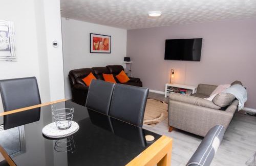 Washington House | Stridingedge - 3 Bedroom 5 beds Sleeps 6 Ideal For Contractors