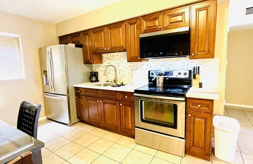 Beverly Green Apartment | STRIP 2BR Condo NEARLVCC pet-Friendly Free-wifi SALE Las Vegas 4th of July