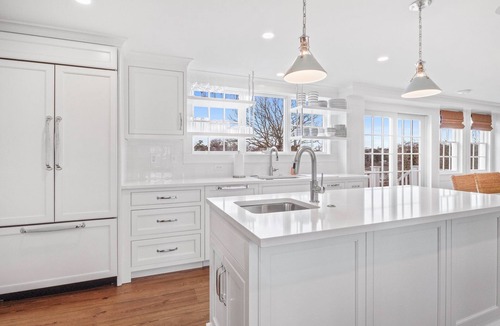 Chatham House | Stroll to Chatham's Popular Shops & Dining/Or Walk to Andrew Hardings Beach from This NEW Impeccable Compound