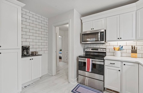 Manito House | Stroll to Manito Park, Cozy, Classic, Unforgettable | The Colette