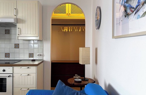 Acquacalda Cottage | Strongyle-Aeolian-style cottage on the beach with beautiful terrace and W-fi