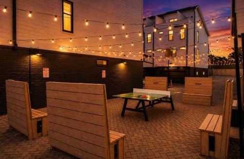Eighth Avenue House | Structure at 8th Argyle Elite Nash Vacation Spot